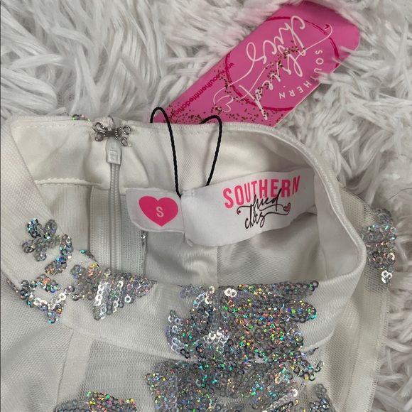 Elegant Silver Sequin Mini Dress - Picture 4 of 7